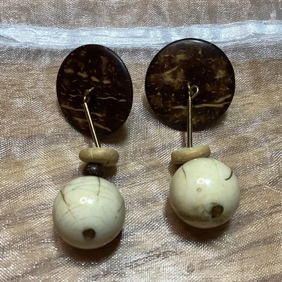 Dangle Earrings Bohemian Brown & Cream Wooden Button Style Vintage - Picture 1 of 10